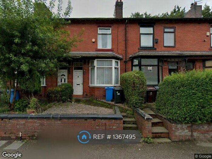 3 Bedroom Terraced House To Rent In Huddersfield Road, Oldham, OL4