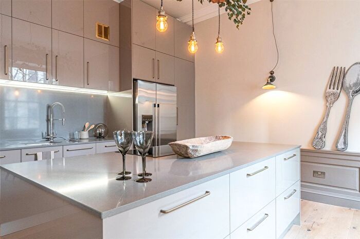 3 Bedroom Flat To Rent In St. James Square, Edinburgh, EH1