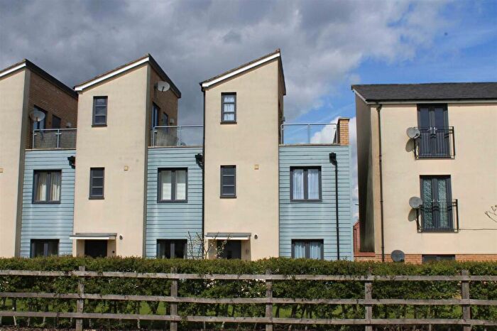 3 Bedroom Town House To Rent In Oakridge, MK14