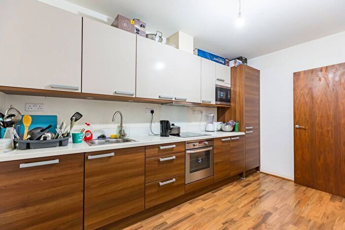 2 Bedroom Flat For Sale In Tower Hamletts, Tower Hamlets, London, E14
