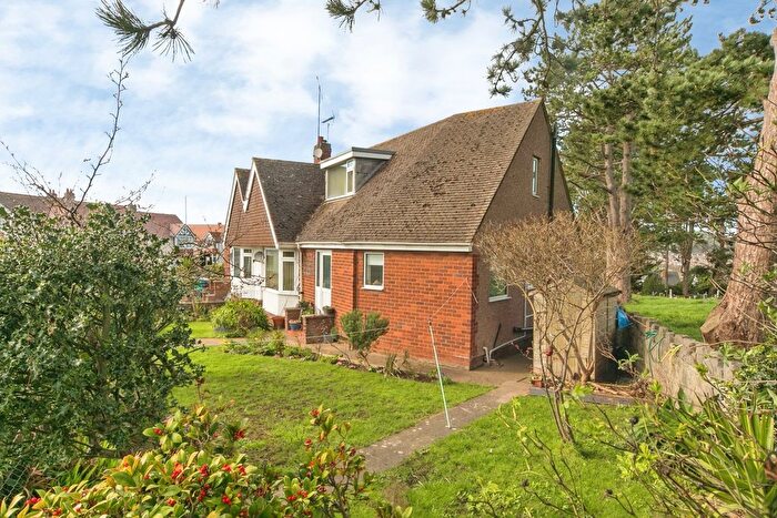 2 Bedroom Bungalow For Sale In Llandudno Road, Rhos On Sea, Colwyn Bay, Conwy, LL28
