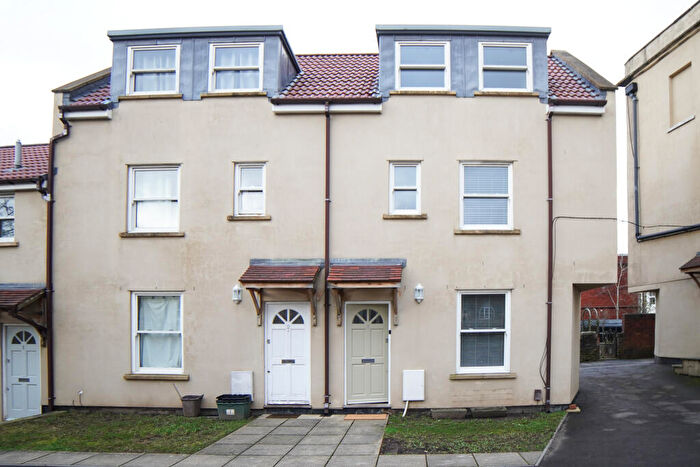 3 Bedroom Town House To Rent In Park View Close, St George, BS5