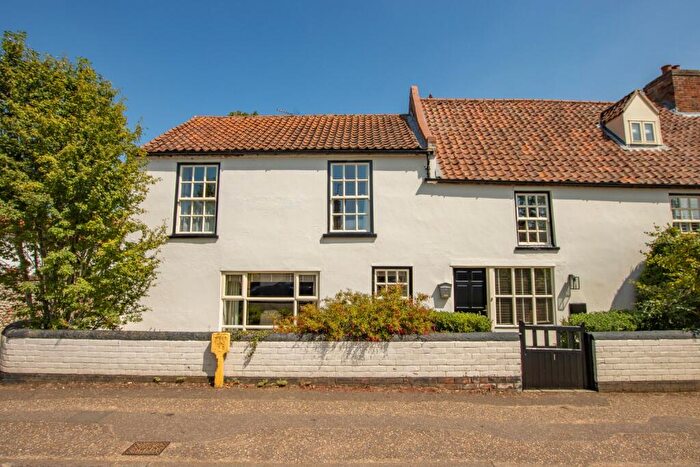 3 Bedroom Semi-Detached House For Sale In Station Road, Docking, PE31