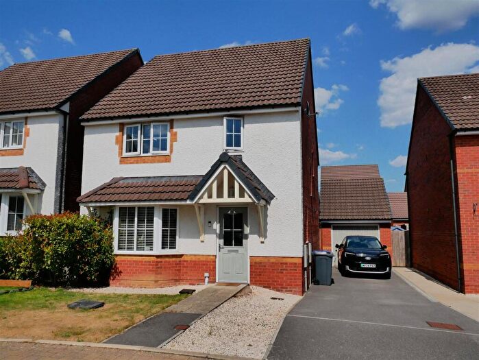 4 Bedroom Detached House For Sale In Hurricane Drive, Calne, SN11
