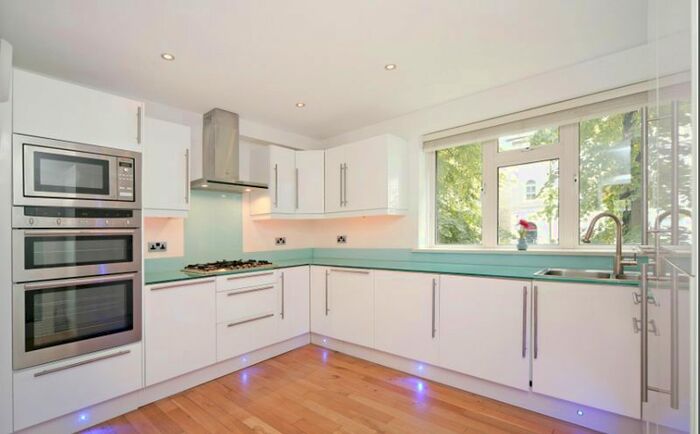 2 Bedroom Flat To Rent In Aldridge Road Villas, London, W11