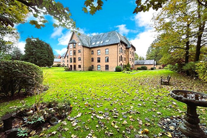 2 Bedroom Flat For Sale In Inglewood, St. Margarets Road, Bowdon, WA14