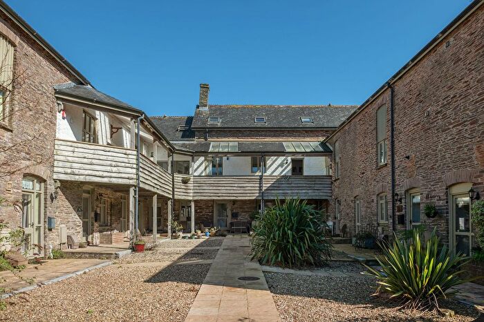 4 Bedroom Property For Sale In Threshers, Coleridge Barns, Chillington, Devon, TQ7