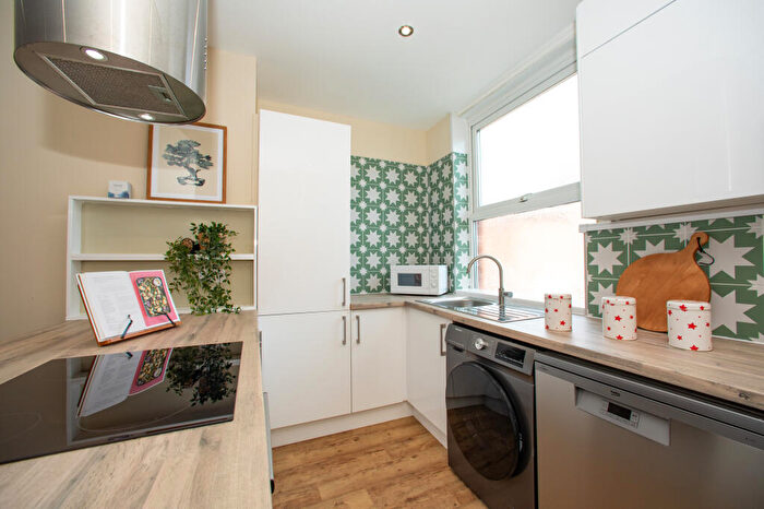3 Bedroom Apartment To Rent In Cross Woodstock Street, Woodhouse, Leeds, LS2