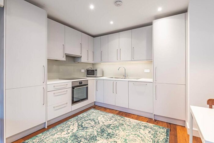 3 Bedroom Flat To Rent In Finchley Road, Hampstead, London, NW3