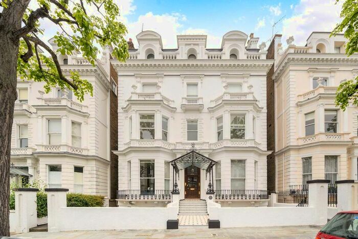2 Bedroom Flat To Rent In Holland Park, London, W11