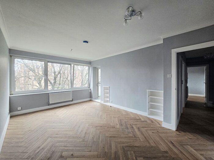 2 Bedroom Flat To Rent In East Street, Elephant Amp; Castle, SE17