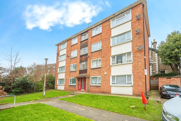 2 Bedroom Flat For Sale In Hillside Court, Downside, Rochester, Kent, ME2