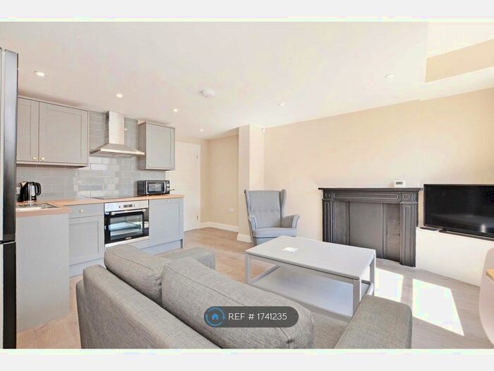 2 Bedroom Flat To Rent In Whitham Road, Sheffield, S10