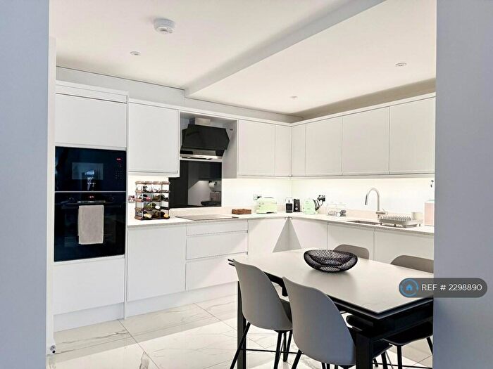 2 Bedroom Flat To Rent In Burlington Road, New Malden, KT3