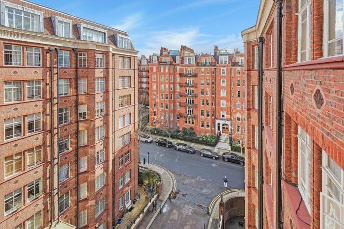 3 Bedroom Flat To Rent In Oakwood Court, London, W14