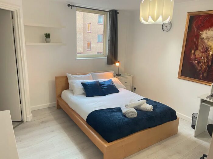 2 Bedroom House To Rent In Asher Way, London, E1W