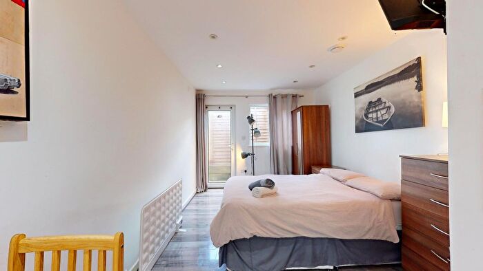 Studio To Rent In Chatsworth Road, London, NW2