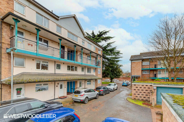 2 Bedroom Ground Maisonette To Rent In Priory Close, Hoddesdon, EN11