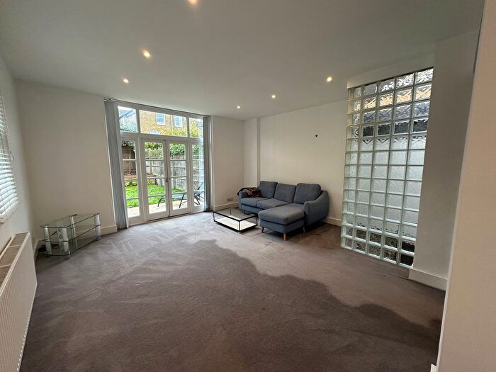 2 Bedroom Maisonette To Rent In Drakefield Road, London, SW17