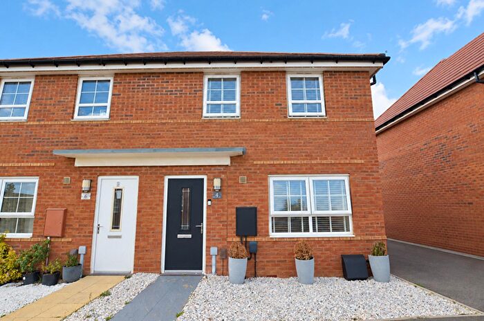 3 Bedroom Semi-Detached House For Sale In Kipling Way, Overstone, Northampton, NN6