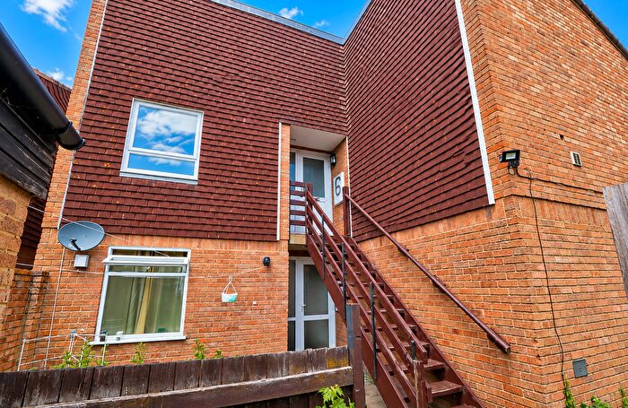 3 Bedroom Flat For Sale In Calcraft Mews, Canterbury, CT1