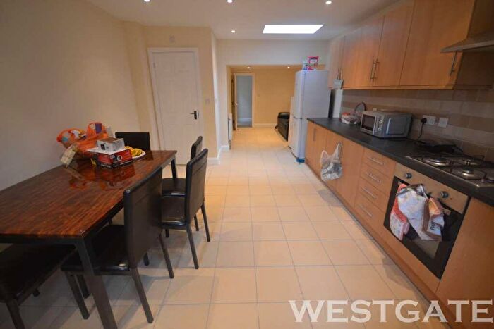 5 Bedroom Terraced House To Rent In De Beauvoir Road, Reading, RG1