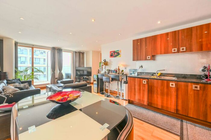 3 Bedroom Flat To Rent In Harley House, Limehouse, London, E14