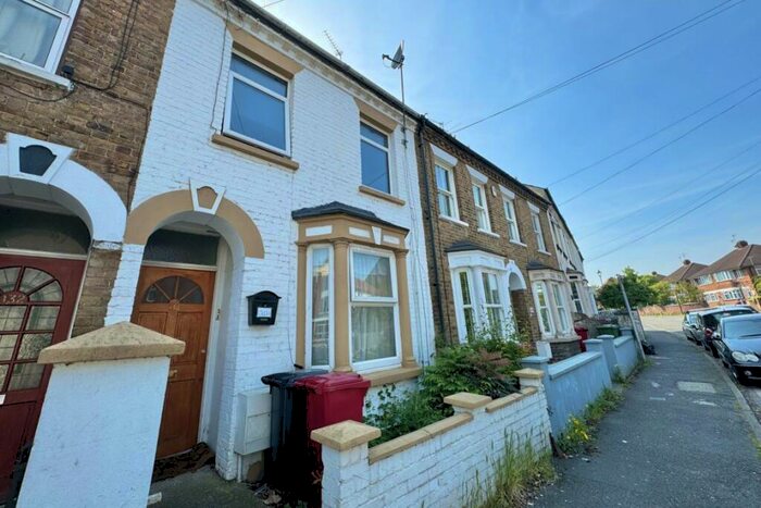 1 Bedroom Maisonette To Rent In Albert Street, SL1