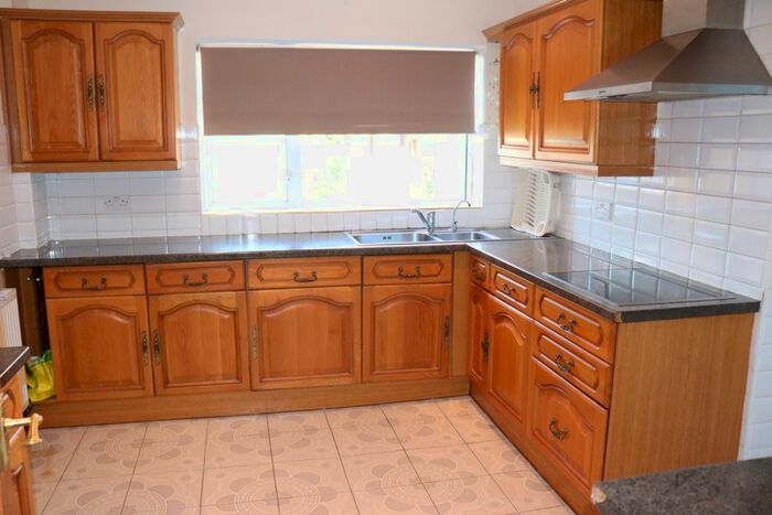 Terraced House To Rent In Pinner View, Pinner, HA1