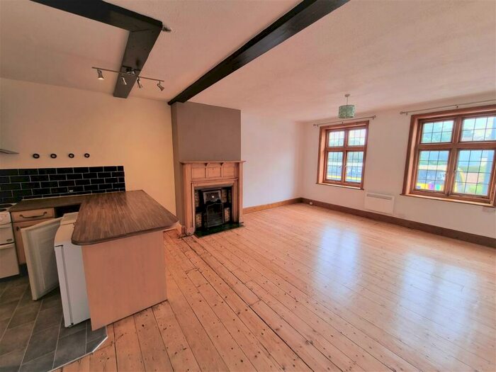 1 Bedroom Apartment To Rent In Holdenhurst Road, Bournemouth, BH8