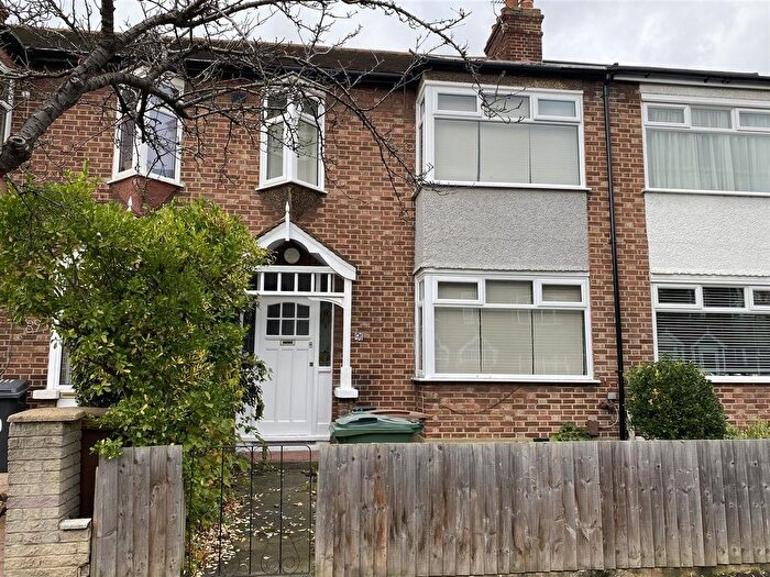 3 Bedroom Terraced House To Rent In Coolgardie Avenue, Chingford, E4