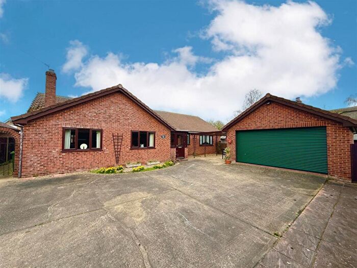 3 Bedroom Bungalow For Sale In The Thoroughfare, Potter Heigham, NR29