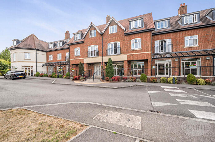 2 Bedroom Apartment For Sale In Essex Drive, Cranleigh, Surrey, GU6