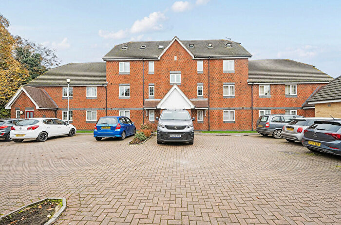 2 Bedroom Apartment For Sale In Tilers Close, Merstham, Redhill, RH1