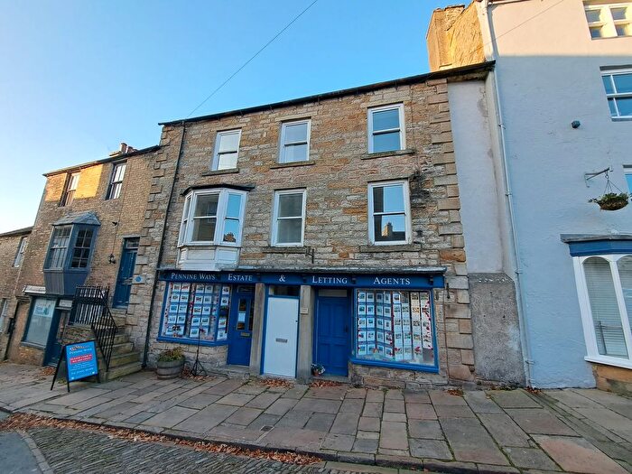3 Bedroom Flat To Rent In Market Place, Alston, CA9