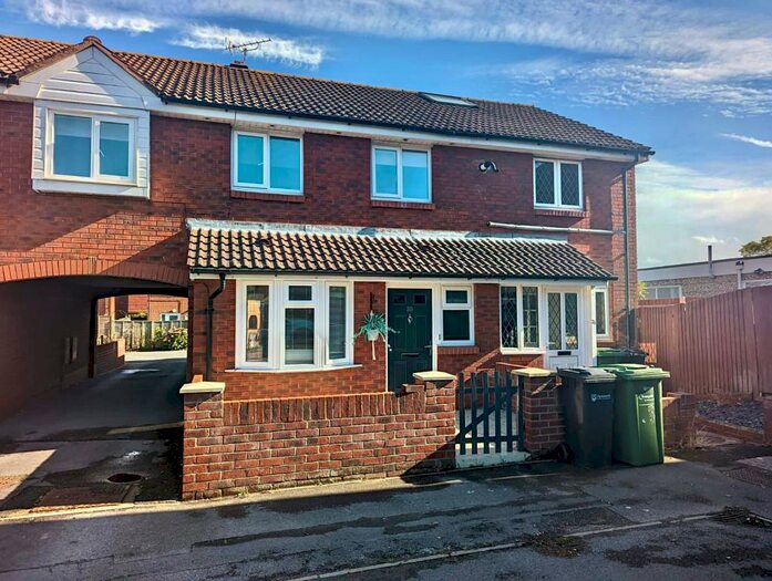 4 Bedroom House To Rent In Merlin Drive, Hilsea, PO3