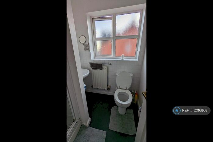 4 Bedroom Terraced House To Rent In Edmonstone Crescent, Nottingham, NG5