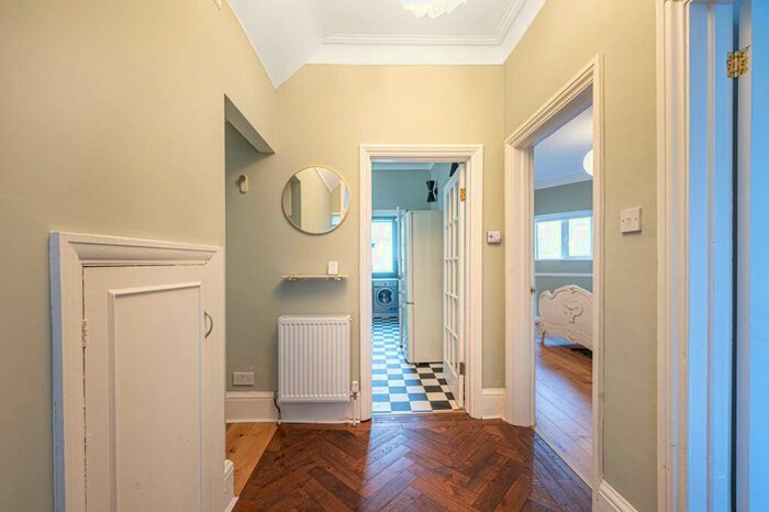 1 Bedroom Flat To Rent In Ambrose Avenue, Golders Green, London, NW11