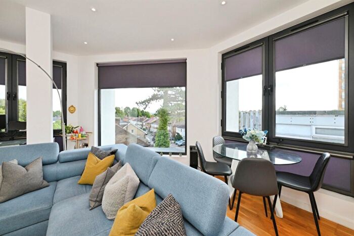 1 Bedroom Flat For Sale In High Road, Broxbourne, EN10