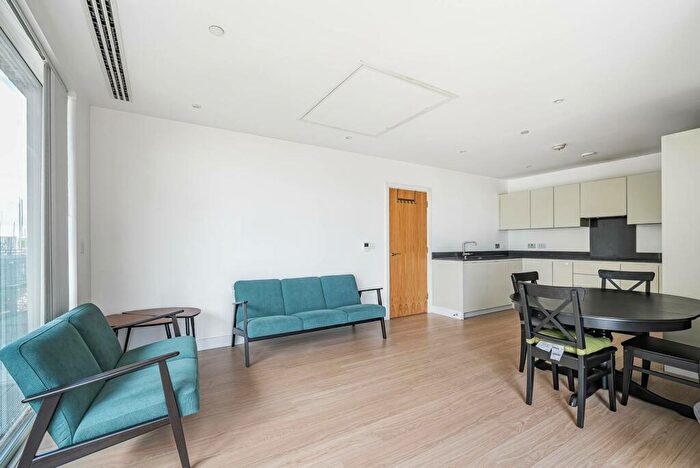 2 Bedroom Flat To Rent In Rainier Apartments, Croydon, CR0