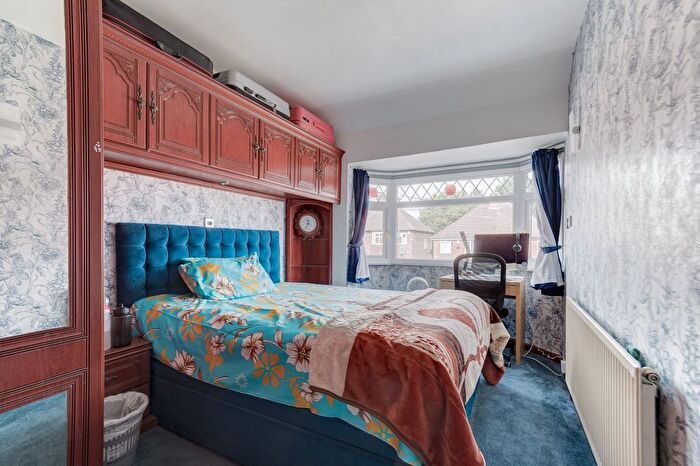 3 Bedroom Semi-Detached House For Sale In Thurlestone Road, Birmingham, West Midlands, B31