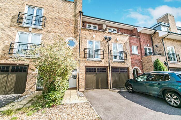 3 Bedroom Terraced House To Rent In Iliffe Close, Reading, RG1