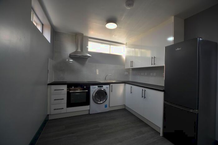 Studio To Rent In Tilbury Close, Caversham, Reading, RG4