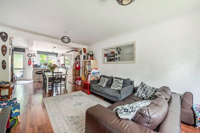 2 Bedroom Property To Rent In Garlinge Road, Kilburn, London, NW2