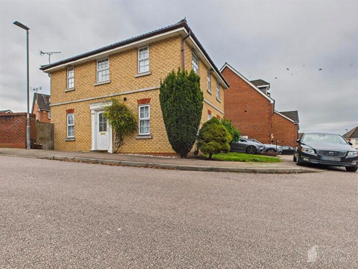 4 Bedroom Detached House For Sale In Quantock Close, Stevenage, SG1