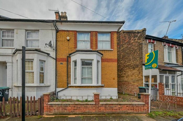 3 Bedroom Property To Rent In Cheshire Road, Bowes Park, London, N22