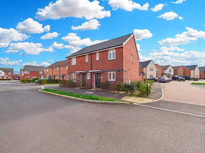 2 Bedroom Semi-Detached House For Sale In Hangar Lane, Grove, OX12