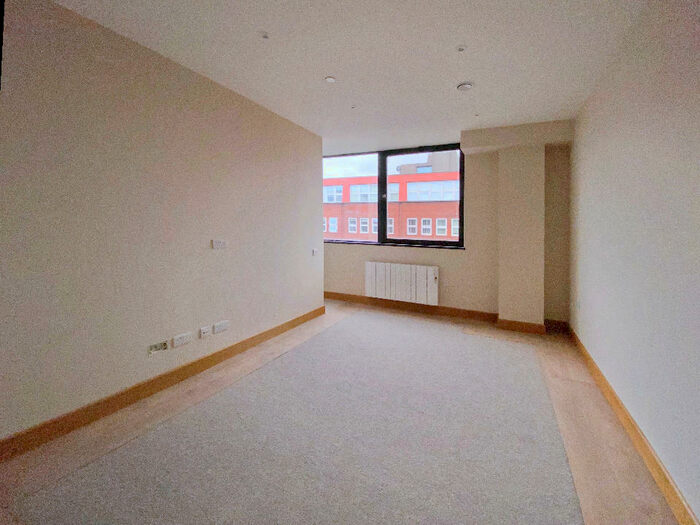 1 Bedroom Apartment To Rent In Hartshead House, Farnborough, GU14