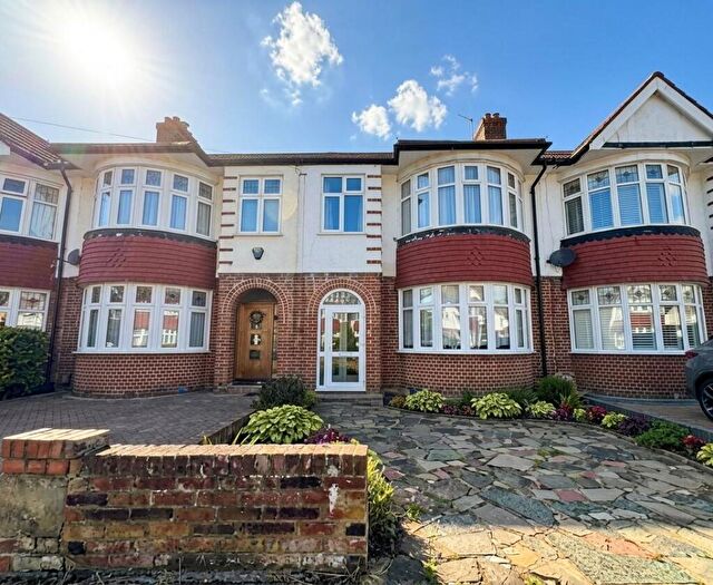 3 Bedroom House For Sale In Hyde Park Avenue, N21