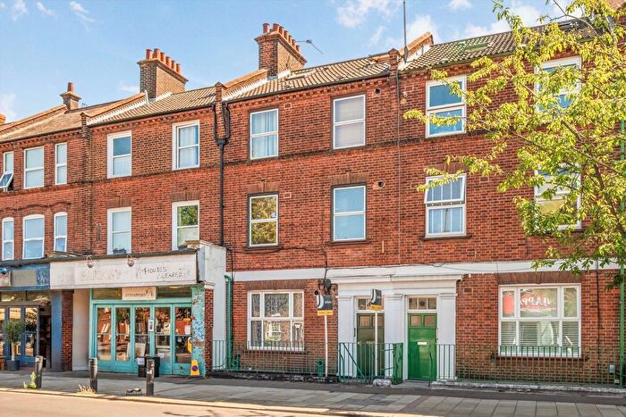 1 Bedroom Flat To Rent In Garratt Lane, Earlsfield, SW17